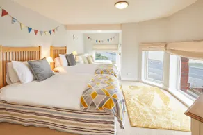 Host & Stay - Sunset View - Image 4
