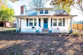 Granny's Place -  Historic Country Cottage- PET FRIENDLY! - Image 2