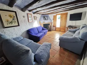 A complete house in a strategic location - Image 4