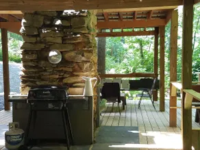 Hideaway from it all ! Holyfield Hideaway, Flag Pond, Tennessee - Image 4