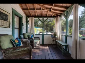 Cozy Cottage by the Bay - Image 3