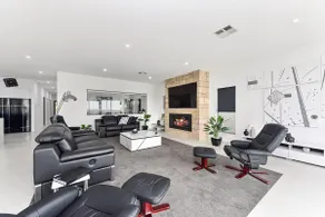 KENNEDY EXECUTIVE TOWNHOUSE – LUXURIOUS & SPACIOUS - Image 4