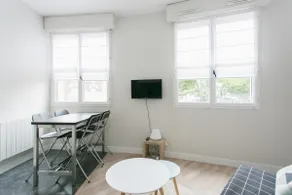 T2*** Paris South close to the Metro + Parking - Image 3