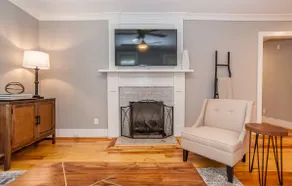 Pet-friendly bungalow, walk to Five Points - Image 3