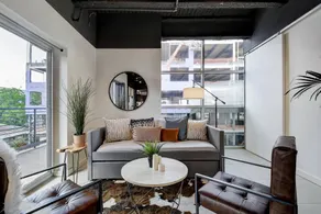 Hip Designer Loft | Walk to 6th Street & Rainey - Image 5