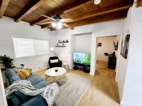 Chic one bedroom unit with private backyard. - Image 4