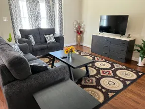 4 beds/3 Private parking/2 mins to I-64 & I-95 - Image 4