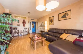 Beautiful downtown apartment with A/C - Image 2