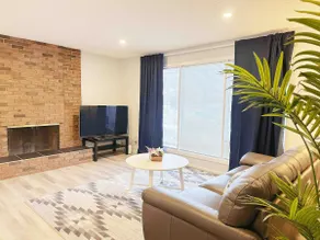 A Newly Renovated Cozy house at Edgemont - Image 4
