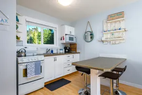 Seaside Condo w/ Ocean Views Near Mount Washington - Image 4