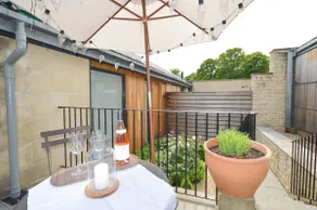 Outstanding One Bedroom Bath Apartment, Sleeps 2 - Image 3