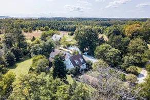 Private pool, waterfront, kayaks, bikes, firepits! - Image 2