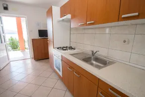 2bedroom seafront ap. w big terrace - Image 5