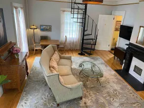 Elegant, Spacious, Renovated, Sunny Apartment! - Image 4