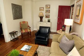 Red Door Cottage Mysig med nya renoveringar till denna Midtown Charmer - Image 4