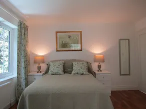 Lovely Spacious Cottage Near The Coast - Image 4