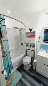 A cozy suite, with a separate entrance - Image 3