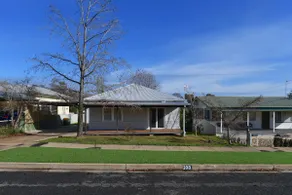 Newly Renovated Turvey Park House - Image 2