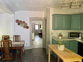 Cheerful historic home in Council Bluffs - Image 3