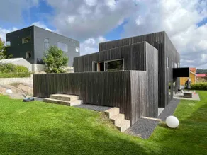 Tiny house with big terrace and garden - Image 4