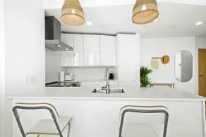 2 BR Downtown Oasis, AC & stunning views - Image 5