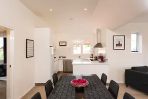Red Door Penthouse in Battery Point - Image 4