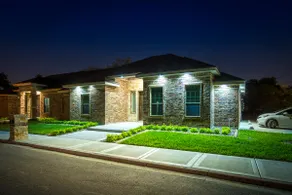 🎄New Luxury Family Friendly Downtown Modern Home🏡 - Image 2