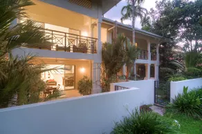 Oceanique - Absolute Beachfront Port Douglas - Image 3