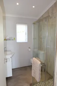 Paul Wallace Wines & Cottages - Image 4
