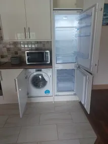 Beautiful 2 bedroom apartment with secure parking - Image 3