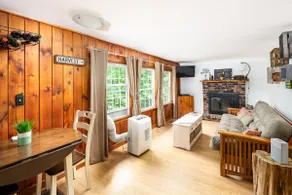 Hideaway next to the woods & 5 min walk to town! - Image 2