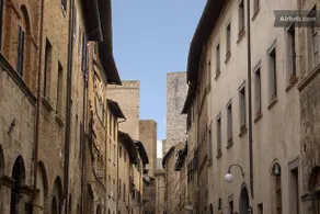 San Gimignano Apartment in the Heart of the City for 3 People: Fast Wi-Fi, Concierge Service - Image 4