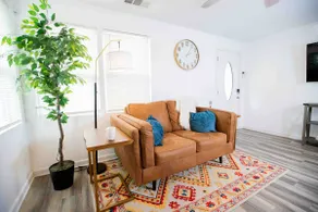 cute westside cottage - Image 4