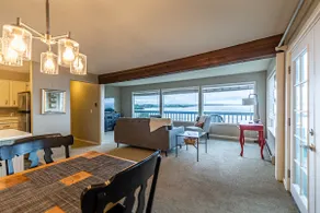 The Flat at Chuckanut Manor - Image 3