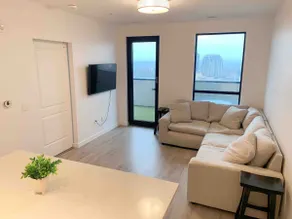 Cozy 1BR Condo w/ Insuite LDRY, Gym & Free Parking - Image 3