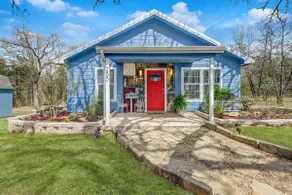 Tiny Bluebird Cottage - Image 2