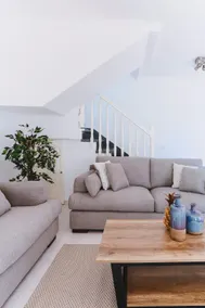 Townhouse with terrace and pool - Image 2
