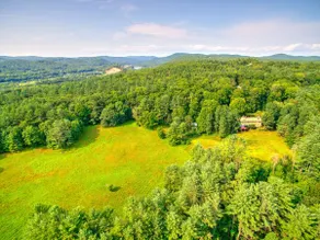 Historic Home on 17 acres of land. Go escape! - Image 2