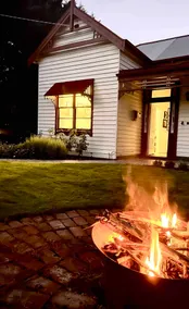Charming Cottage: Town Centre Locale - Image 2