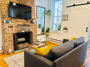Five-star charming getaway blocks to NYC transit. - Image 2
