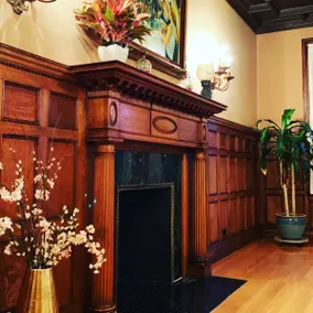 Private 4-Bedroom Apartment in Historic Mansion - Image 4