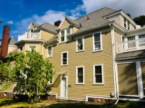 Grande suite ensoleillée au sommet du manoir victorien de Corning, quartier agréable, près de la ville - Image 2