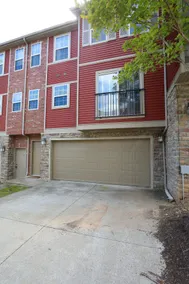 2 Bedroom completely renovated townhouse. - Image 2
