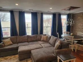 Designer 2 Bedroom Loft on Main Street in Florence - Image 3