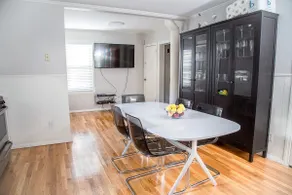 Comfortable house w 3 cars parking, close to T - Image 3