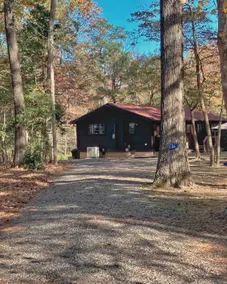 Dinna Fash-3 BR Waterfront Log Cabin - Image 3