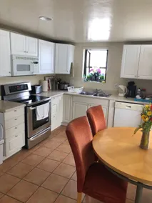 Cozy Cottage, plenty of parking, ocean view! - Image 5