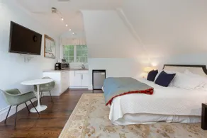 Tranquil & Private Loft in Charming Starmount - Image 5
