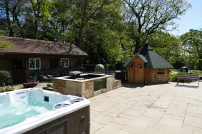 The Stables - 2 bed with large garden and hot tub. - Image 3