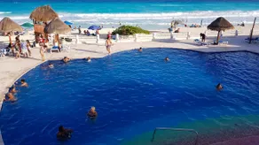 Studio with beach and pools in the hotel area. - Image 2